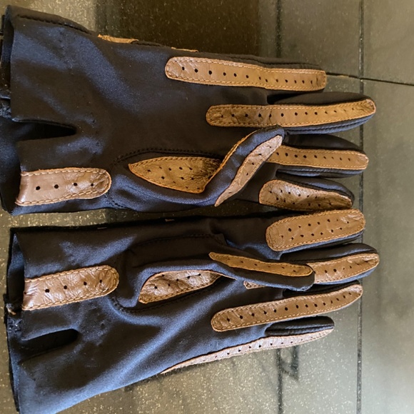 Fashionable Warm Gloves by Isotoner - Picture 6 of 8